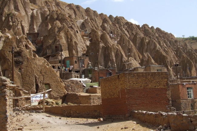 Kandovan - dedina lezi v nadhernej krajine