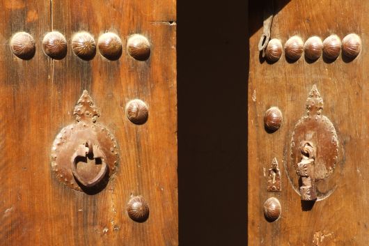 Kashan_kazde dvere maju dve klucky, jednu zensku, druhu muzsku