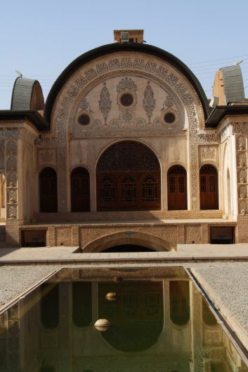 Kashan_kazdy honosny stary dom mal vo svojej zahrade vodnu nadrz