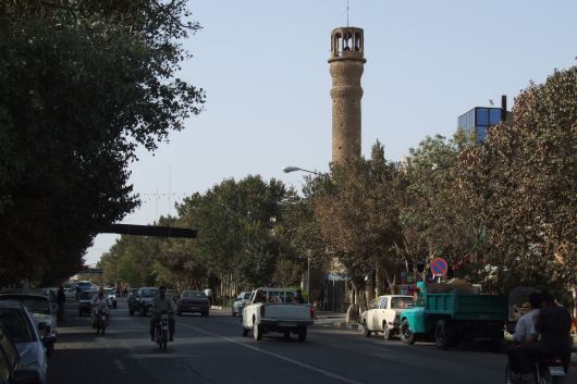 Kashan_podvecer zije hlavna ulica pokojnym zivotom